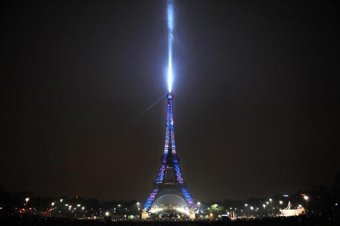 Un cristal a prueba de balas rodeará la Torre Eiffel ante posibles ataques