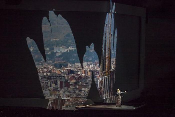 El guiño de Adele a Barcelona en su primer concierto en la ciudad catalana