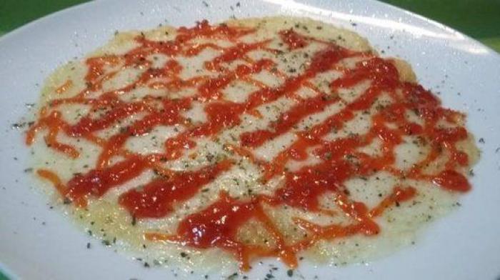 Cachondeo con lo que se ve en esta foto de Simeone jugando al ajedrez con su hijo: mira bien