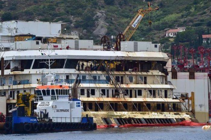 Costa Concordia time-lapse (VÍDEO): el barco vuelve a flotar antes de su traslado a Génova (FOTOS)