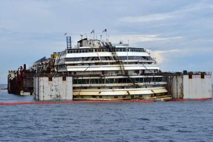 Costa Concordia time-lapse (VÍDEO): el barco vuelve a flotar antes de su traslado a Génova (FOTOS)