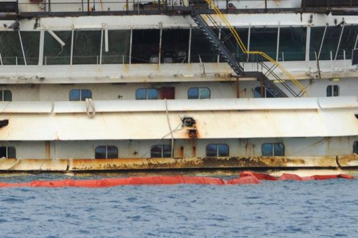 Costa Concordia time-lapse (VÍDEO): el barco vuelve a flotar antes de su traslado a Génova (FOTOS)