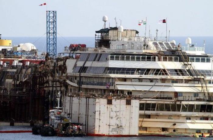 Costa Concordia time-lapse (VÍDEO): el barco vuelve a flotar antes de su traslado a Génova (FOTOS)