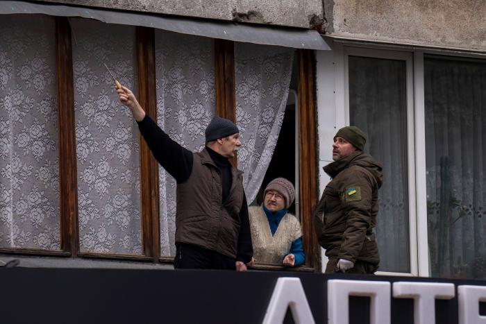 Los rusos retroceden en Járkov, cargan contra Chernígov y denuncian ataques en su frontera