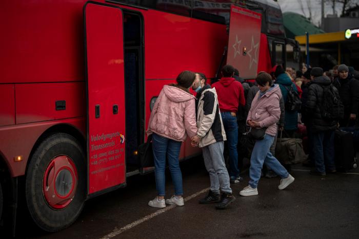 Los rusos retroceden en Járkov, cargan contra Chernígov y denuncian ataques en su frontera