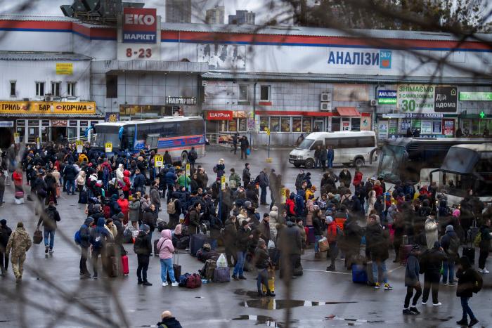 Los rusos retroceden en Járkov, cargan contra Chernígov y denuncian ataques en su frontera