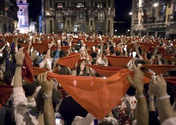Fotos Sanfermines 2014: Pamplona se despide de las fiestas entonando 'Pobre de mí' (FOTOS)