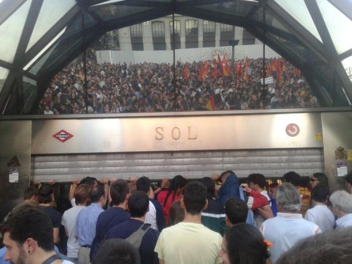 Alberto Garzón: "Prefiero una república de derechas a una monarquía que no puedo elegir"