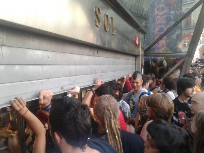 Alberto Garzón: "Prefiero una república de derechas a una monarquía que no puedo elegir"