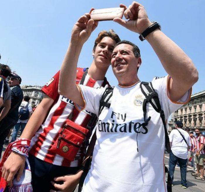Las aficiones de Madrid y Atlético toman Milán (FOTOS)