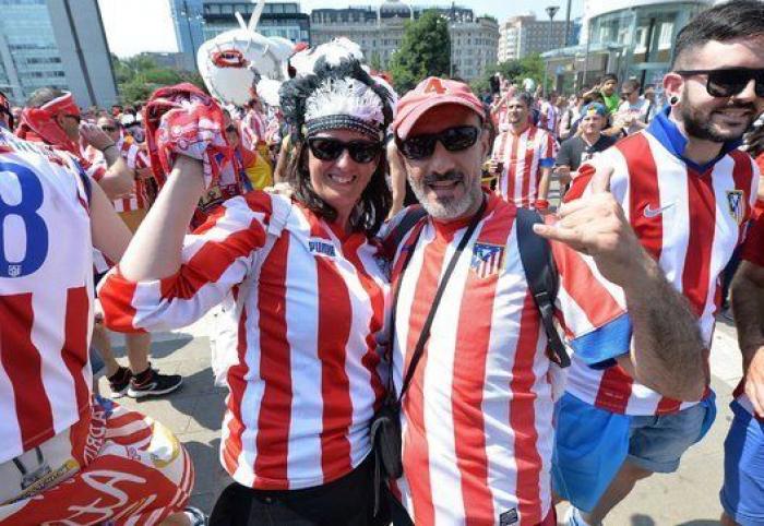 Las aficiones de Madrid y Atlético toman Milán (FOTOS)