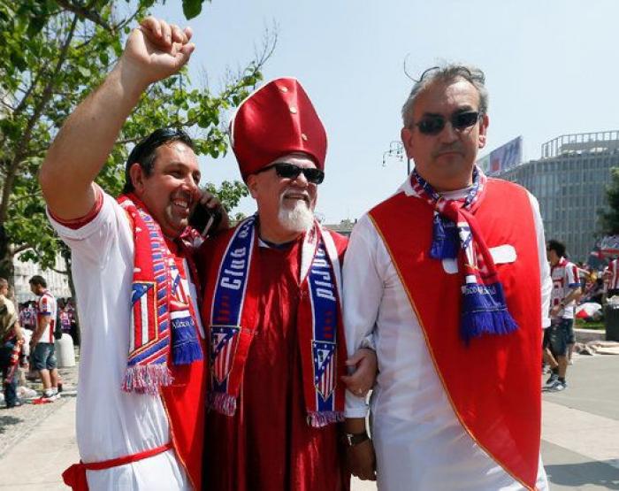 Las aficiones de Madrid y Atlético toman Milán (FOTOS)