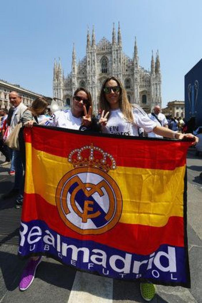 Las aficiones de Madrid y Atlético toman Milán (FOTOS)