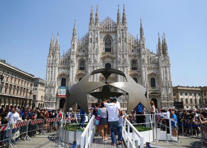 Las aficiones de Madrid y Atlético toman Milán (FOTOS)
