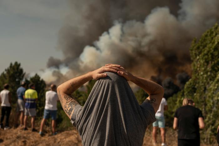 El incendio de Vall d'Ebo sigue activo y obliga a desalojar la sexta localidad