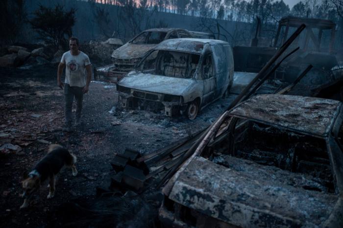 El incendio de Vall d'Ebo sigue activo y obliga a desalojar la sexta localidad