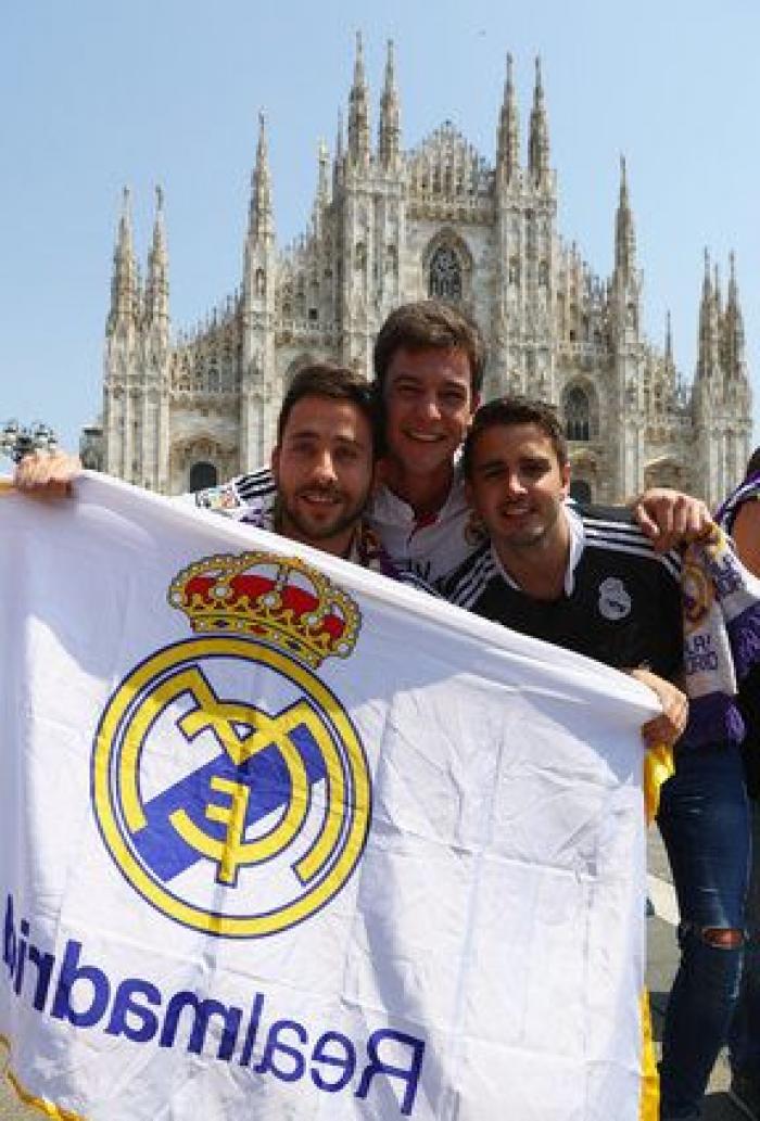 Las aficiones de Madrid y Atlético toman Milán (FOTOS)