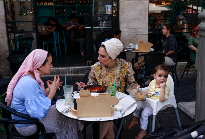Las esperanzadoras imágenes de Israel sin mascarilla
