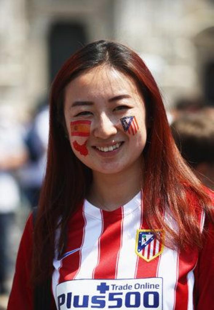 Las aficiones de Madrid y Atlético toman Milán (FOTOS)
