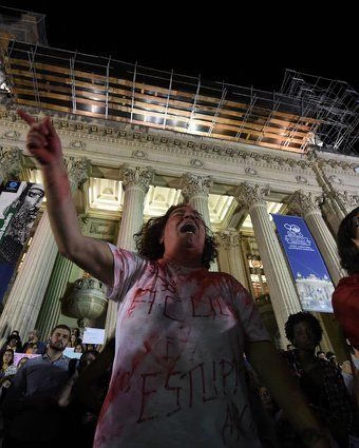 La violación colectiva a una joven consterna Brasil y expande la indignación en las calles