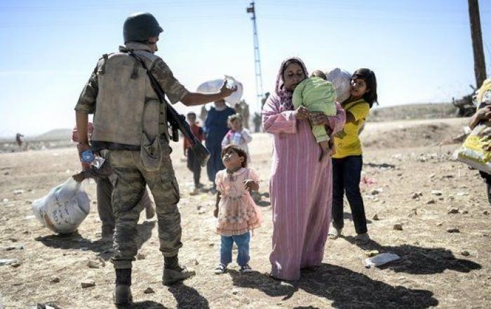 Las duras imágenes de 60.000 kurdos cruzando la frontera con Turquía (FOTOS)