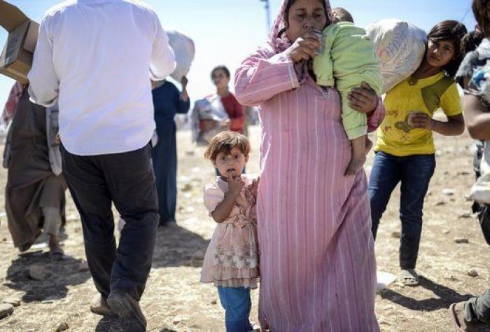Las duras imágenes de 60.000 kurdos cruzando la frontera con Turquía (FOTOS)