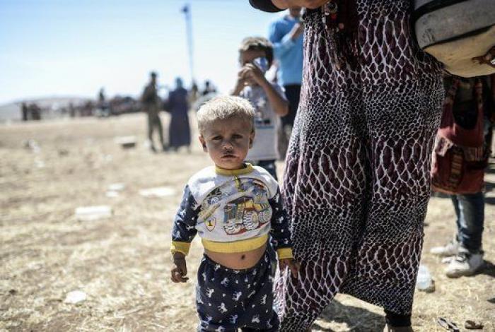 Las duras imágenes de 60.000 kurdos cruzando la frontera con Turquía (FOTOS)