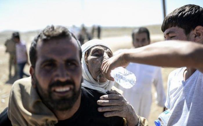 Las duras imágenes de 60.000 kurdos cruzando la frontera con Turquía (FOTOS)