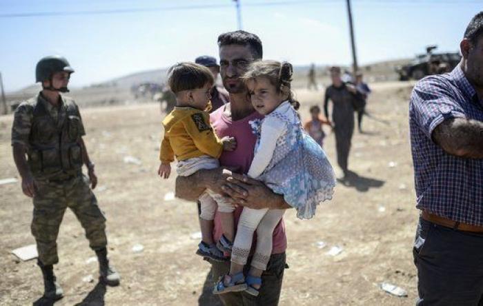 Las duras imágenes de 60.000 kurdos cruzando la frontera con Turquía (FOTOS)