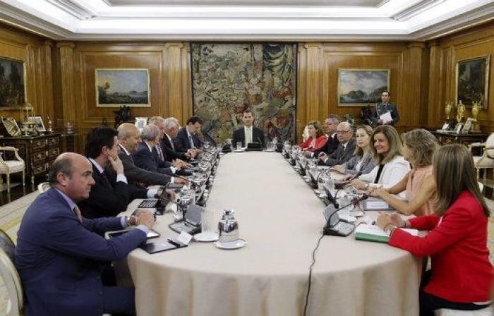 Felipe VI preside por primera vez el consejo de ministros (FOTOS)