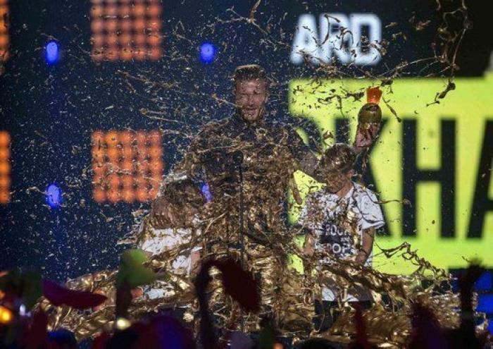 David Beckham dorado: el futbolista, bañado en oro en los premios Nickelodeon (FOTOS)