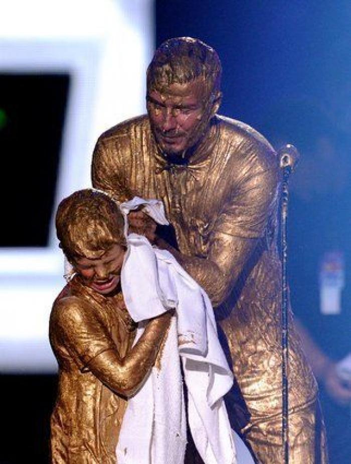 David Beckham dorado: el futbolista, bañado en oro en los premios Nickelodeon (FOTOS)