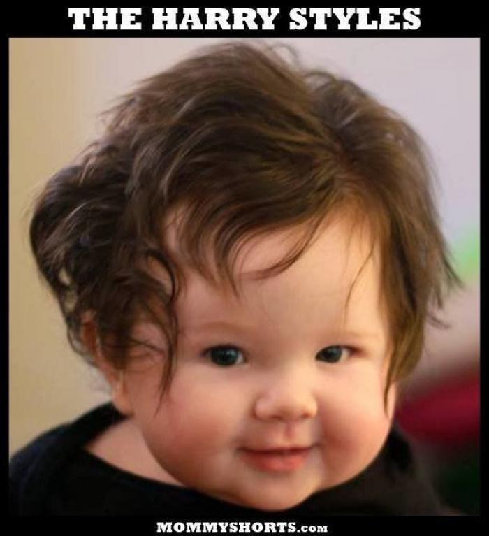 Cada mañana, esta conductora de autobús peina el pelo de una niña huérfana de madre