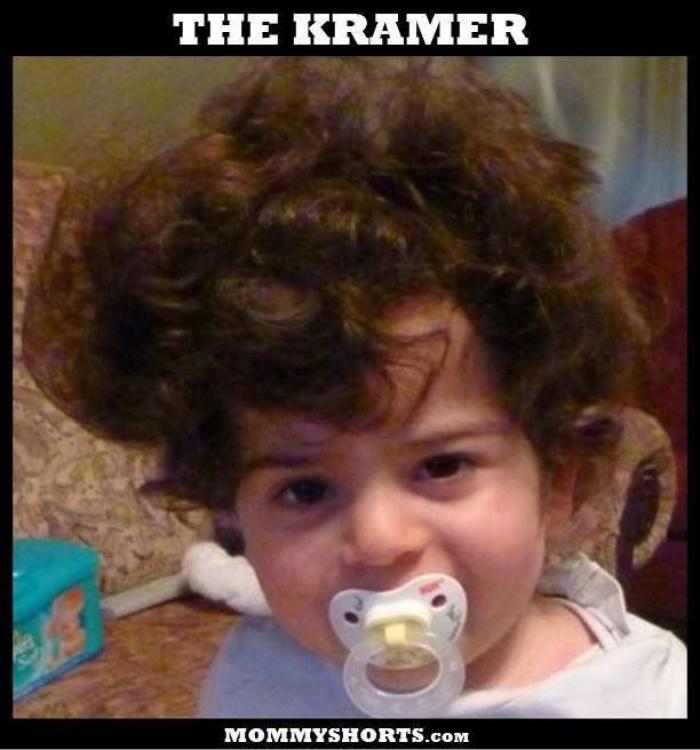 Cada mañana, esta conductora de autobús peina el pelo de una niña huérfana de madre