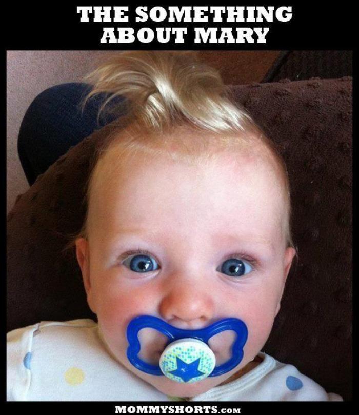 Cada mañana, esta conductora de autobús peina el pelo de una niña huérfana de madre