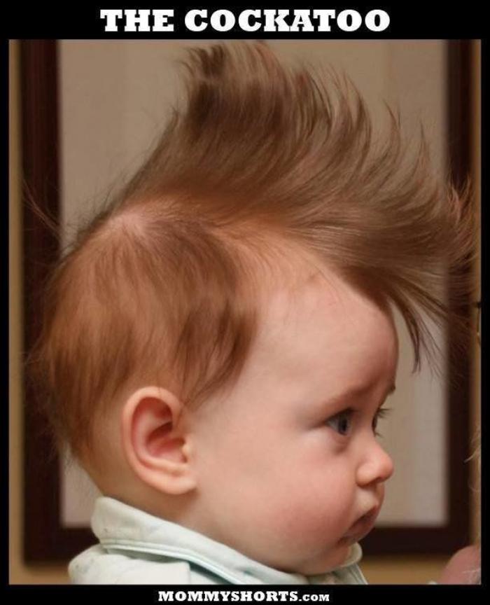 Cada mañana, esta conductora de autobús peina el pelo de una niña huérfana de madre