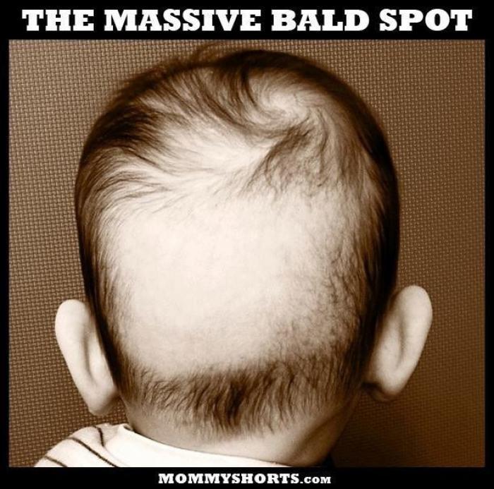 Cada mañana, esta conductora de autobús peina el pelo de una niña huérfana de madre