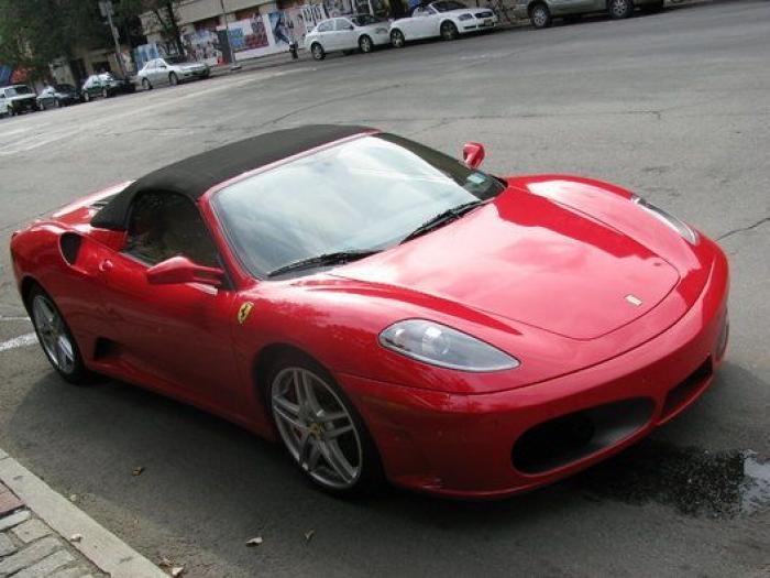 La colección de coches de Messi (FOTOS)