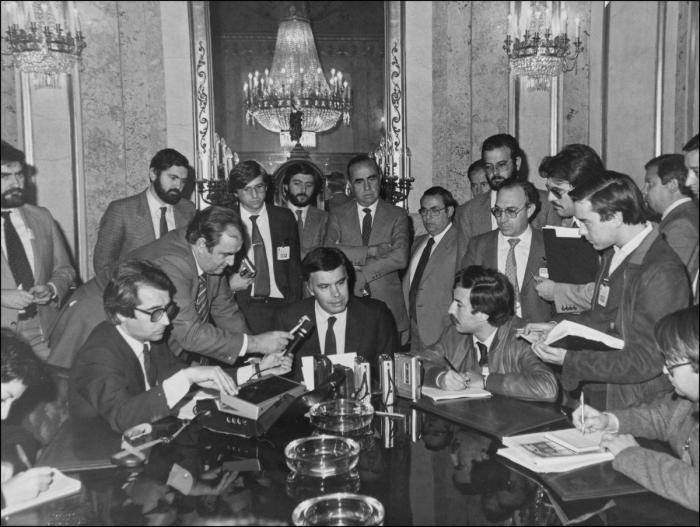 Un ciudadano, contra Felipe González: "¡Hacen falta soluciones, hay hambre!" (VÍDEO)