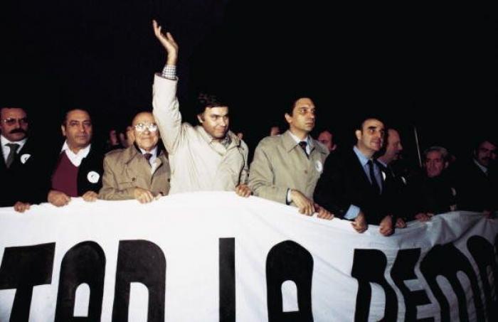 Un ciudadano, contra Felipe González: "¡Hacen falta soluciones, hay hambre!" (VÍDEO)