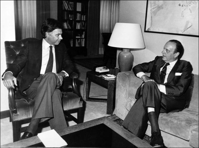 Un ciudadano, contra Felipe González: "¡Hacen falta soluciones, hay hambre!" (VÍDEO)