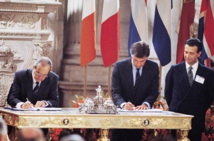 Un ciudadano, contra Felipe González: "¡Hacen falta soluciones, hay hambre!" (VÍDEO)