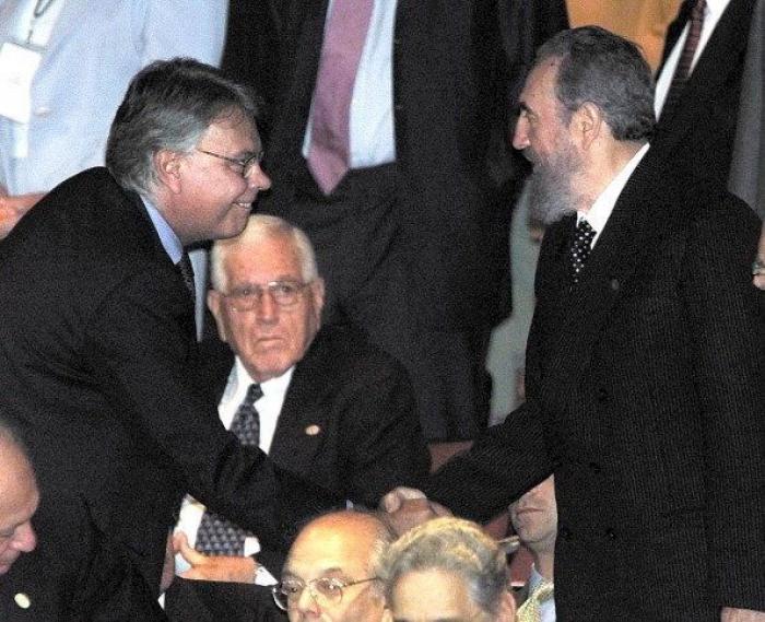 Un ciudadano, contra Felipe González: "¡Hacen falta soluciones, hay hambre!" (VÍDEO)