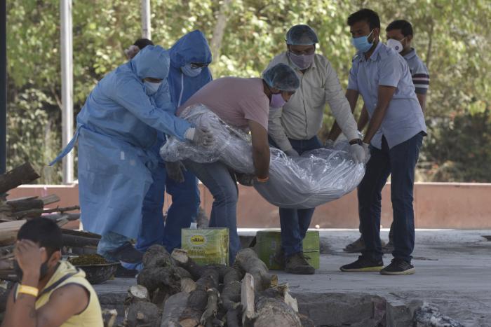Vacunación mundial: cuando hay quien tiene cuatro salvavidas y quien no tiene ninguno