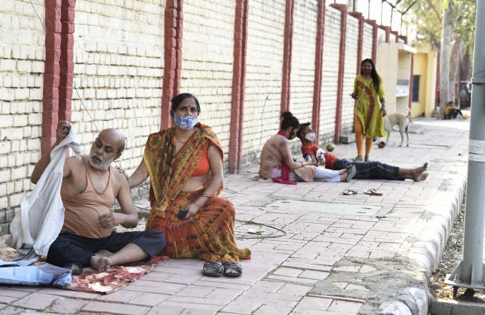 Vacunación mundial: cuando hay quien tiene cuatro salvavidas y quien no tiene ninguno