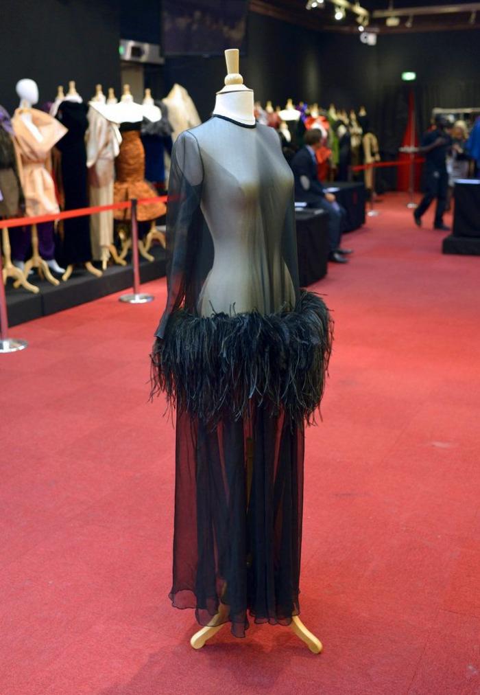 Las 5 creaciones de Yves Saint Laurent que han revolucionado tu armario