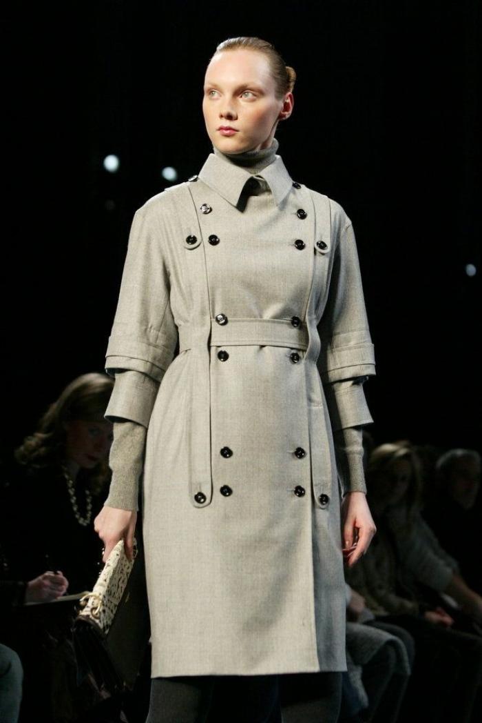 Las 5 creaciones de Yves Saint Laurent que han revolucionado tu armario