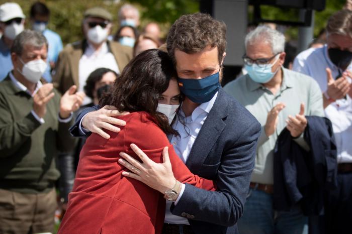 Aznar 'da la puntilla' a Casado: "Tenía las condiciones para triunfar, pero fracasó"