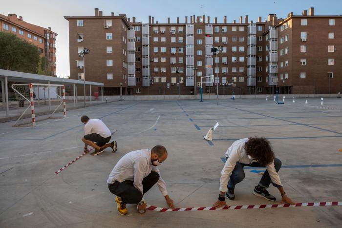 Las hermanas del colegio de Cáceres cuyos padres se negaban a que llevaran mascarilla regresan a clase