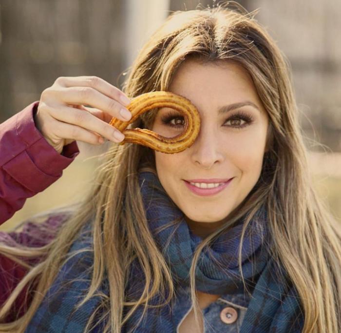 El variopinto grupo de amigos de Eugenia Silva que ha versionado 'Color Esperanza'